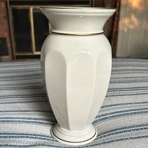 Elegant Aurelia VASE by Lenox Ivory with Gold trim. 9”tall. Great centerpiece